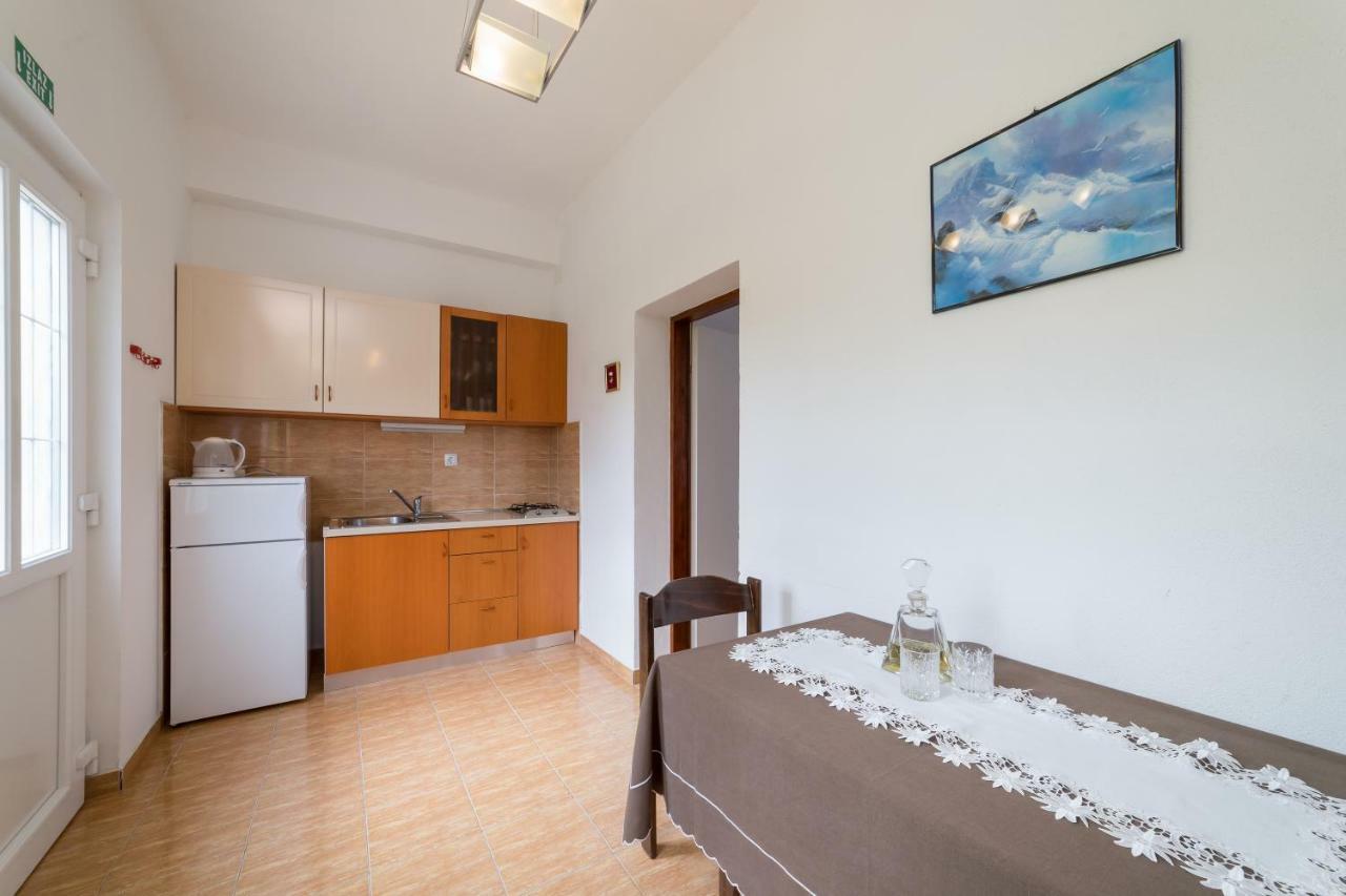 Apartments Jakovcev เบทินา ภายนอก รูปภาพ