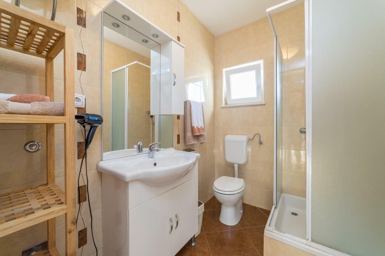 Apartments Jakovcev เบทินา ภายนอก รูปภาพ