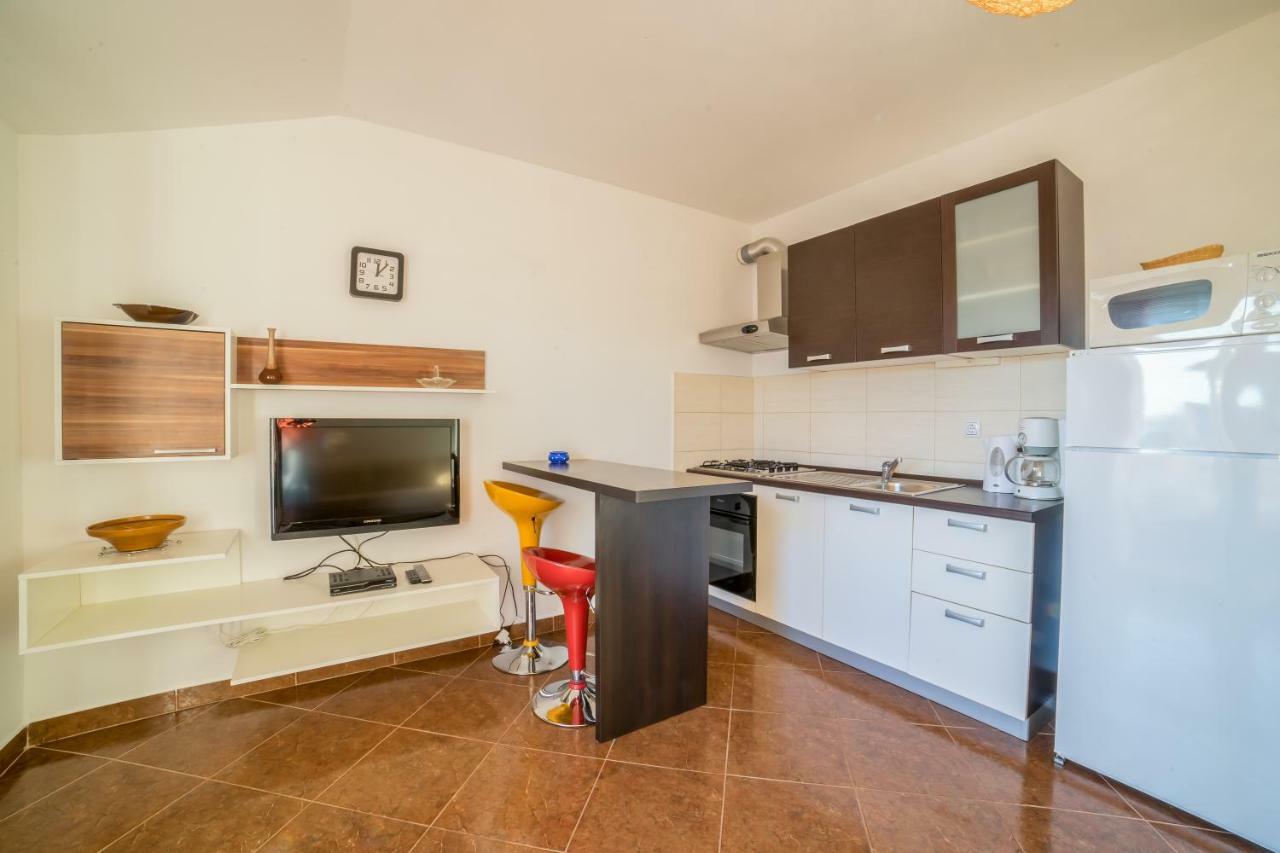 Apartments Jakovcev เบทินา ภายนอก รูปภาพ