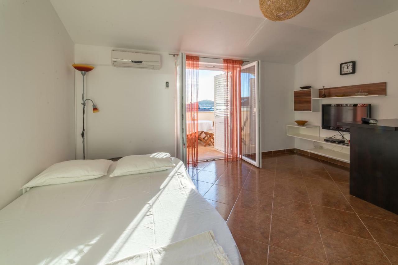 Apartments Jakovcev เบทินา ภายนอก รูปภาพ