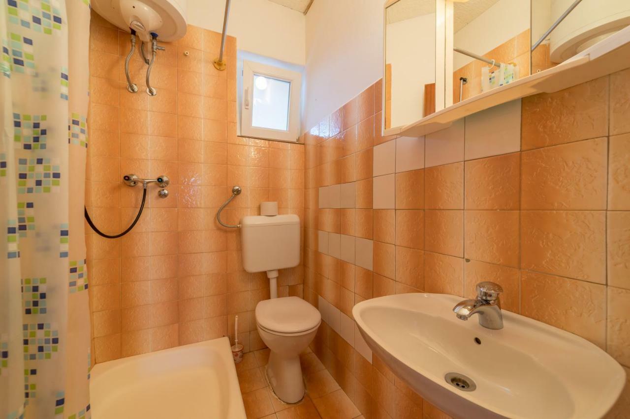 Apartments Jakovcev เบทินา ภายนอก รูปภาพ